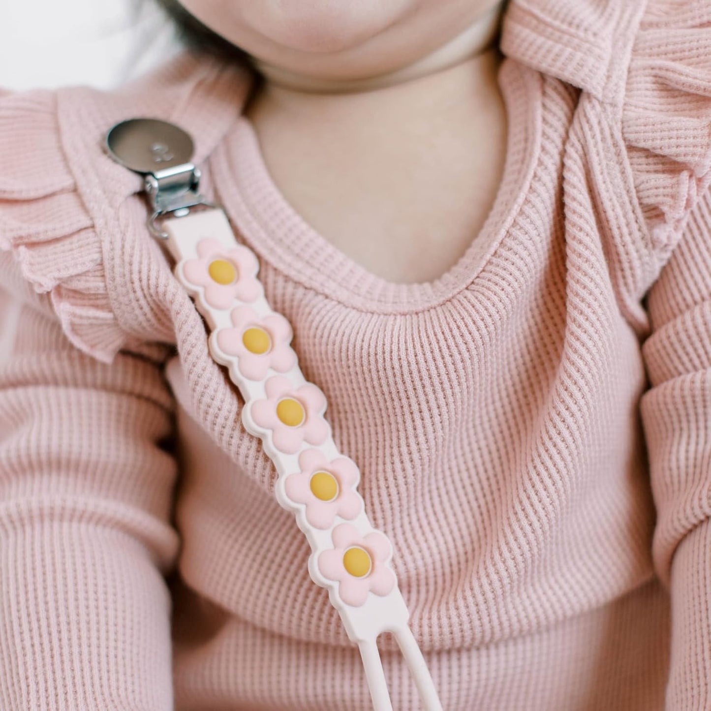 Loulou Lollipop Beadless Silicone Pacifier Clip (Daisy, Cream)