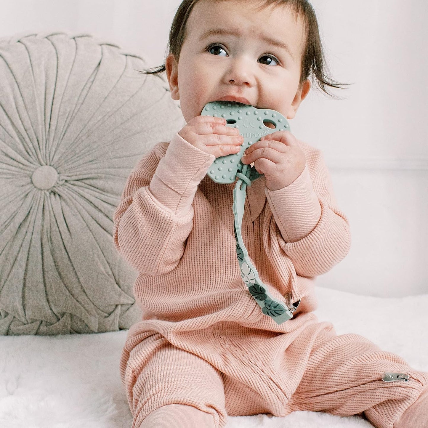 Loulou Lollipop Beadless Silicone Pacifier Clip (Monstera, Green)
