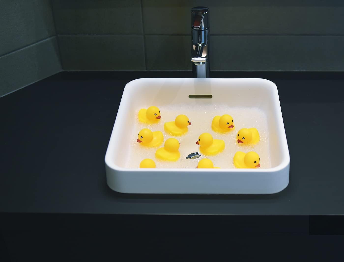 Yellow Rubber Ducks, 10pcs Preschool Bath Toys Bathtub Floating Squeaky Duckies Gift for Baby Shower Infants Kids Toddler Party Decoration