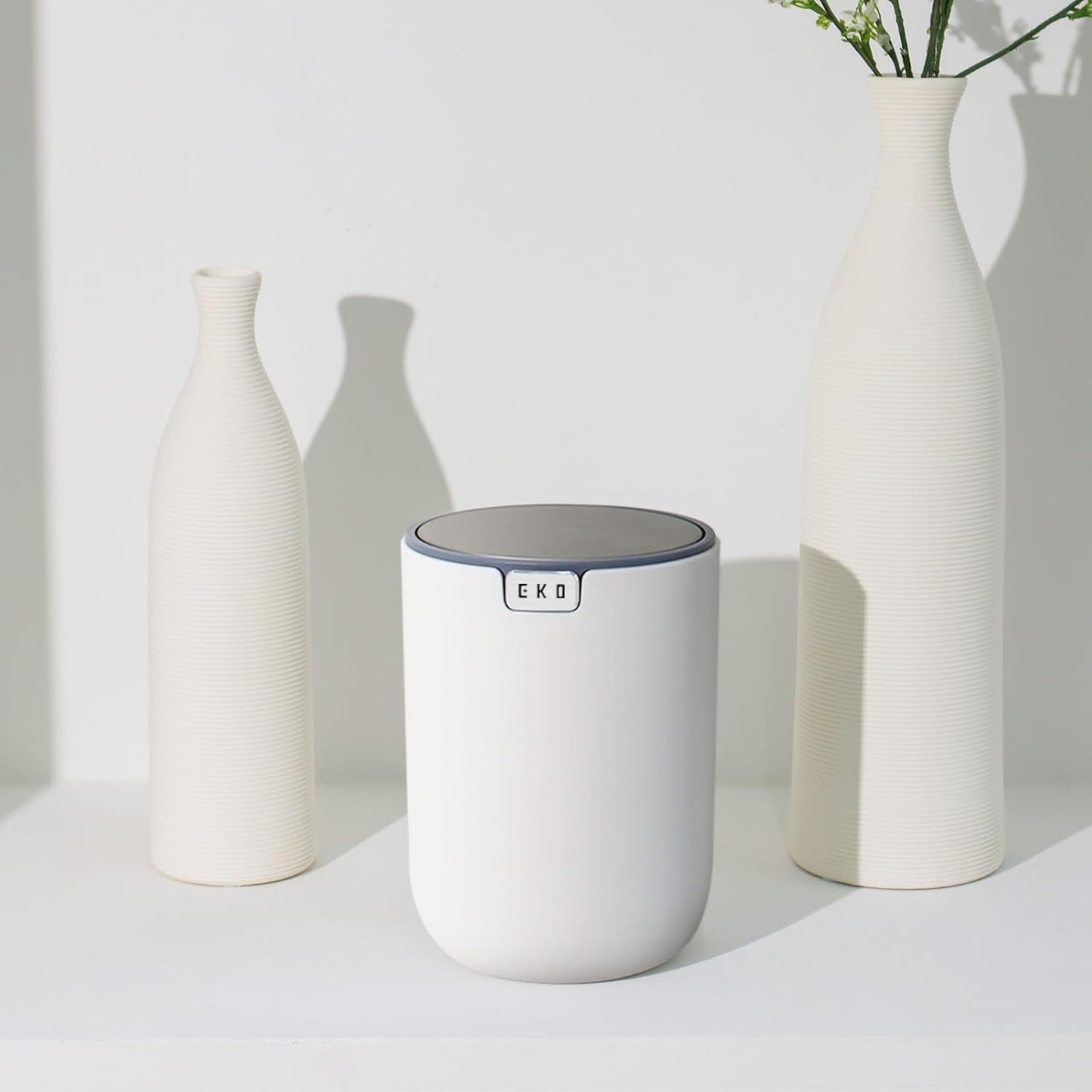 EKO Mini Desk Trash Can with Swing-Top Lid 0.4 Gallon Small Table Round Wastebasket for Office, Home, Car (White)