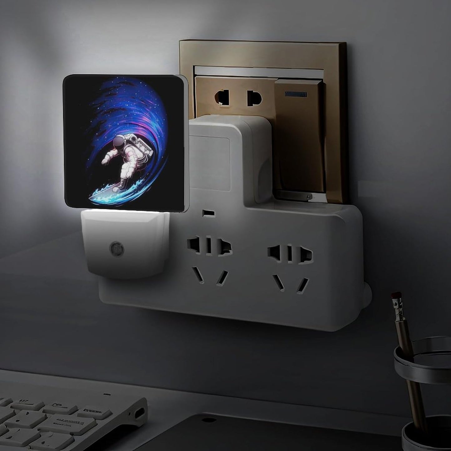 Space Astronaut Night Light, Plug into Wall Decor Nightlights for Bedroom, Bathroom, Hallway, Kitchen, with Dusk to Dawn Light Auto Sensors LED Night Lights for Boys Girls Women Men Room Gifts