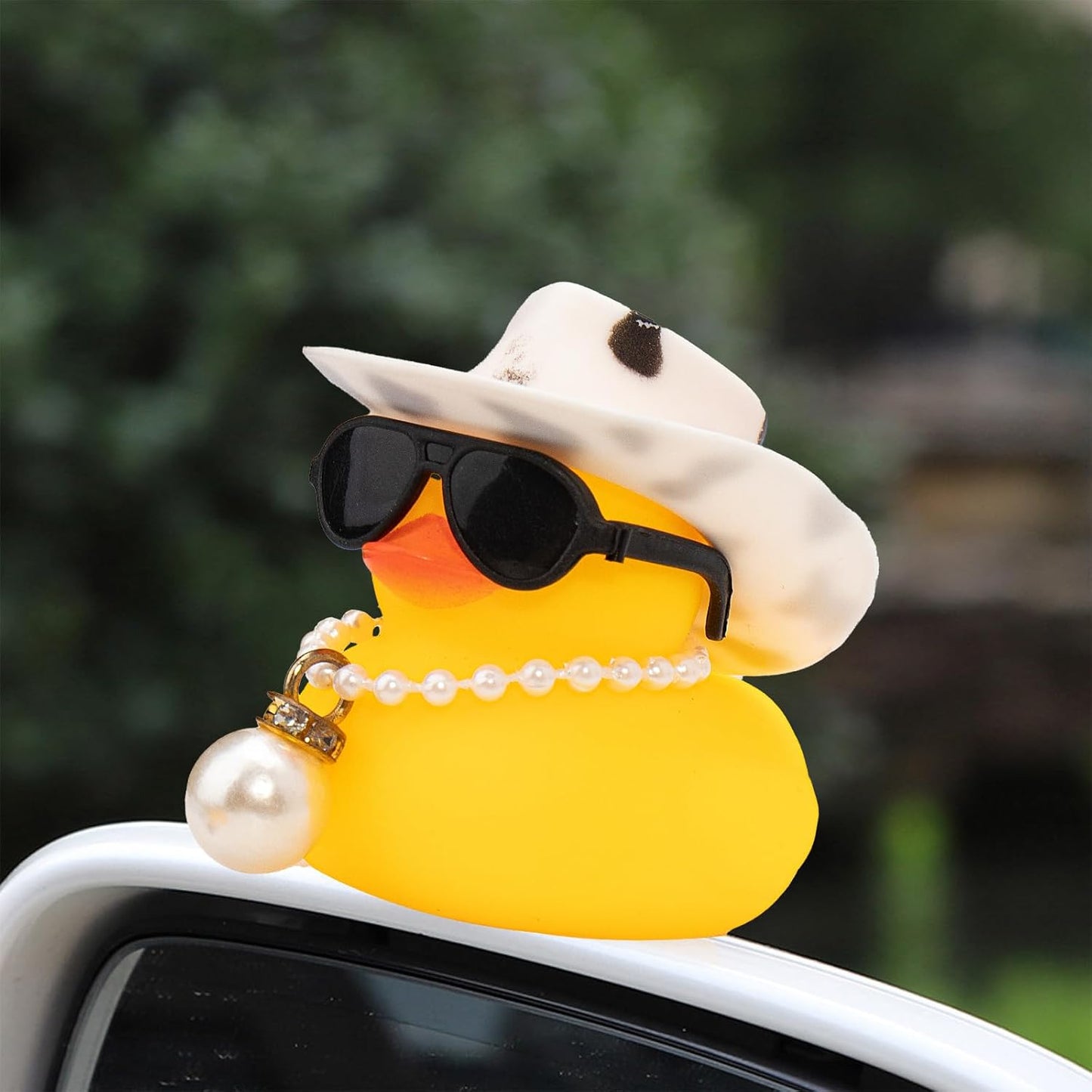wonuu Car Rubber Duck, Yellow Duck Decoration Dashboard with Sun Hat Swim Ring Necklace Sunglasses for Car Dashboard Decorations, Black White Cowboy Hat-Transparent-Big Pearl