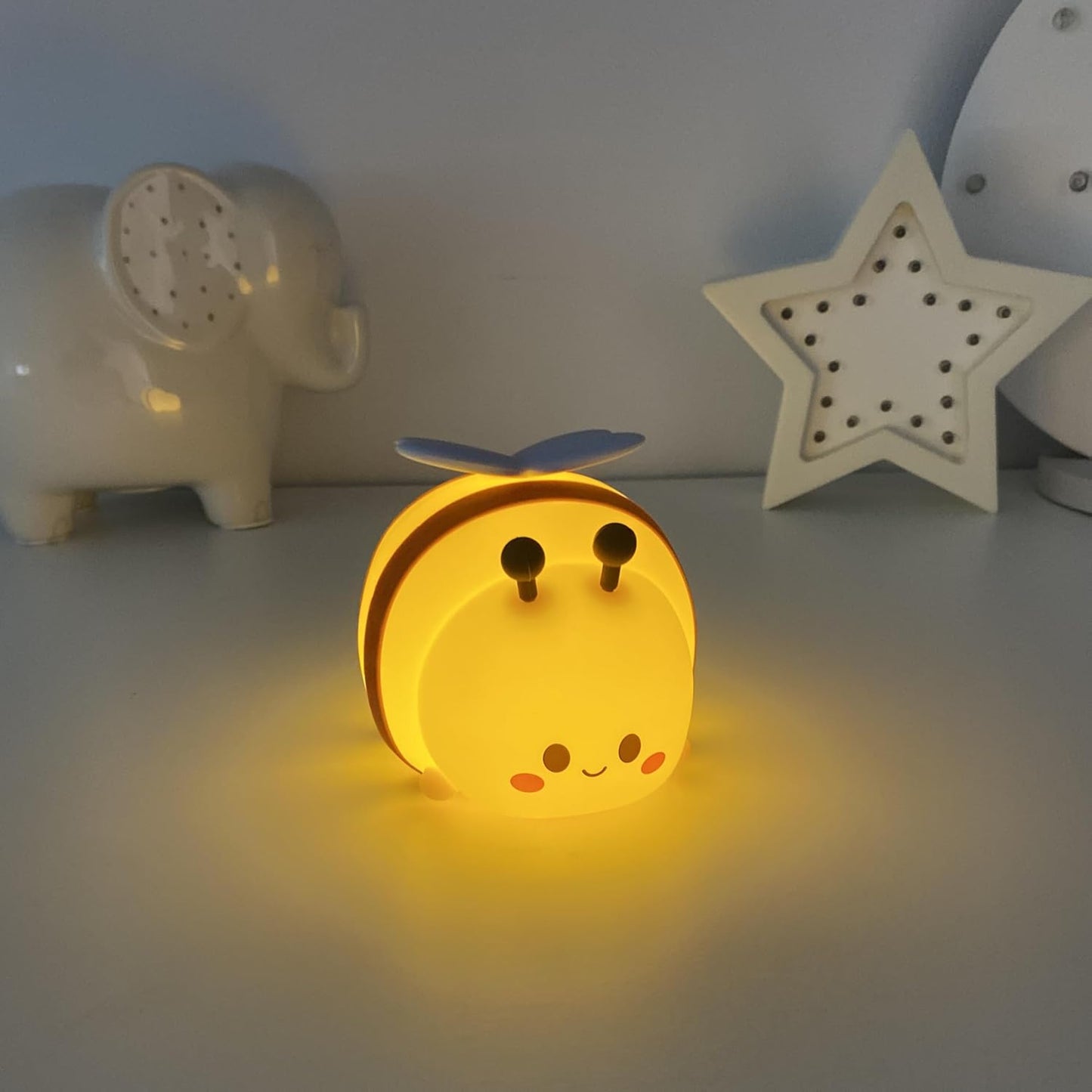Cute Bee Night Light – Silicone Rechargeable Touch-Controlled Dimmable RGB Lamp with Adjustable Brightness & Multiple Color Modes – Ideal for Kids' Nursery, Bedroom, and Bedtime Décor