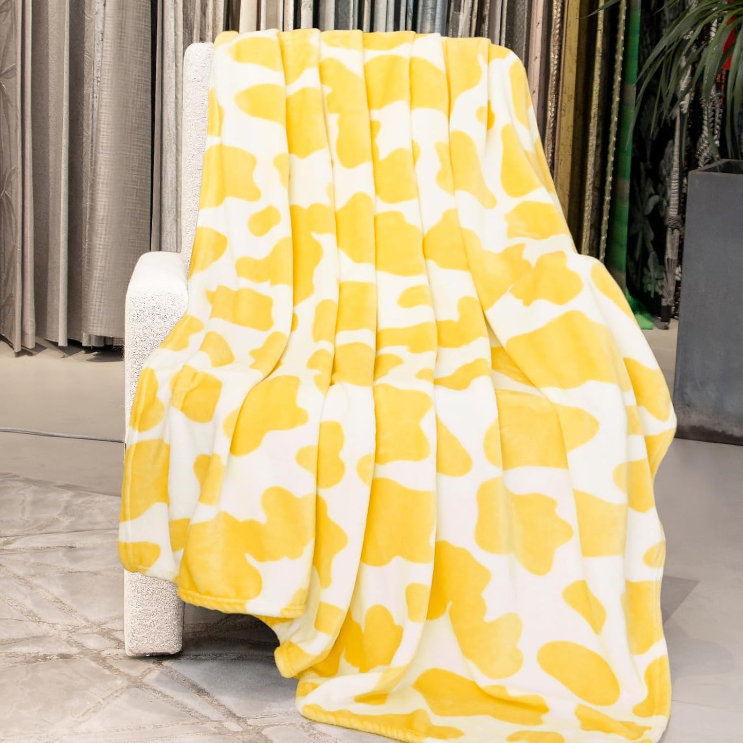 GEULAY Twin Size Fleece Blanket for Bed - Bright Lemon Yellow Cow Print Plush Cozy Throw for Couch, Bedroom, Living Room, Home Decor, Teens