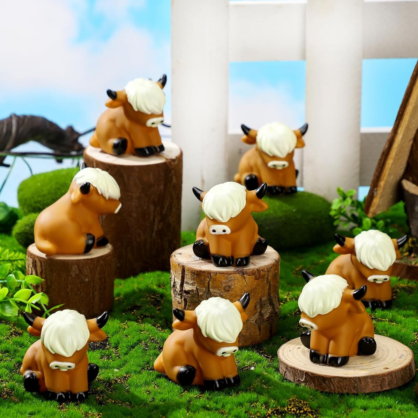 60 Pcs Highland Cow Floating Decorations Bath Rubber Water Squirting Highland Cow Squeaky Figurines Bulk Figurine Statues Decor for Spring Summer Birthday Party