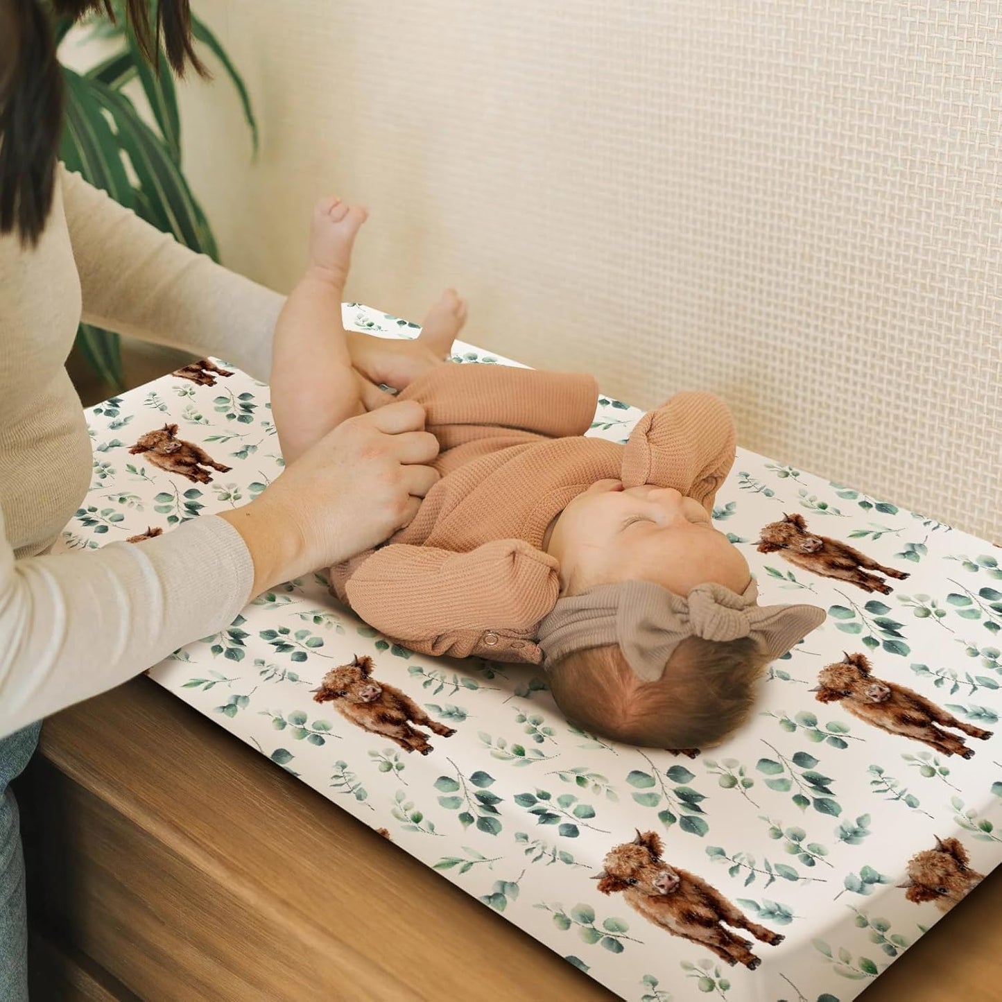 HawSkgFub Highland Cow Eucalyptus Leaf Changing Pad Cover for Baby Girl Boy, Natural Western Farm Animal Diaper Change Table Covers, Soft Stretchy Safe Snug Fitted Changing Mat Sheet Fit 32"/34" x 16"