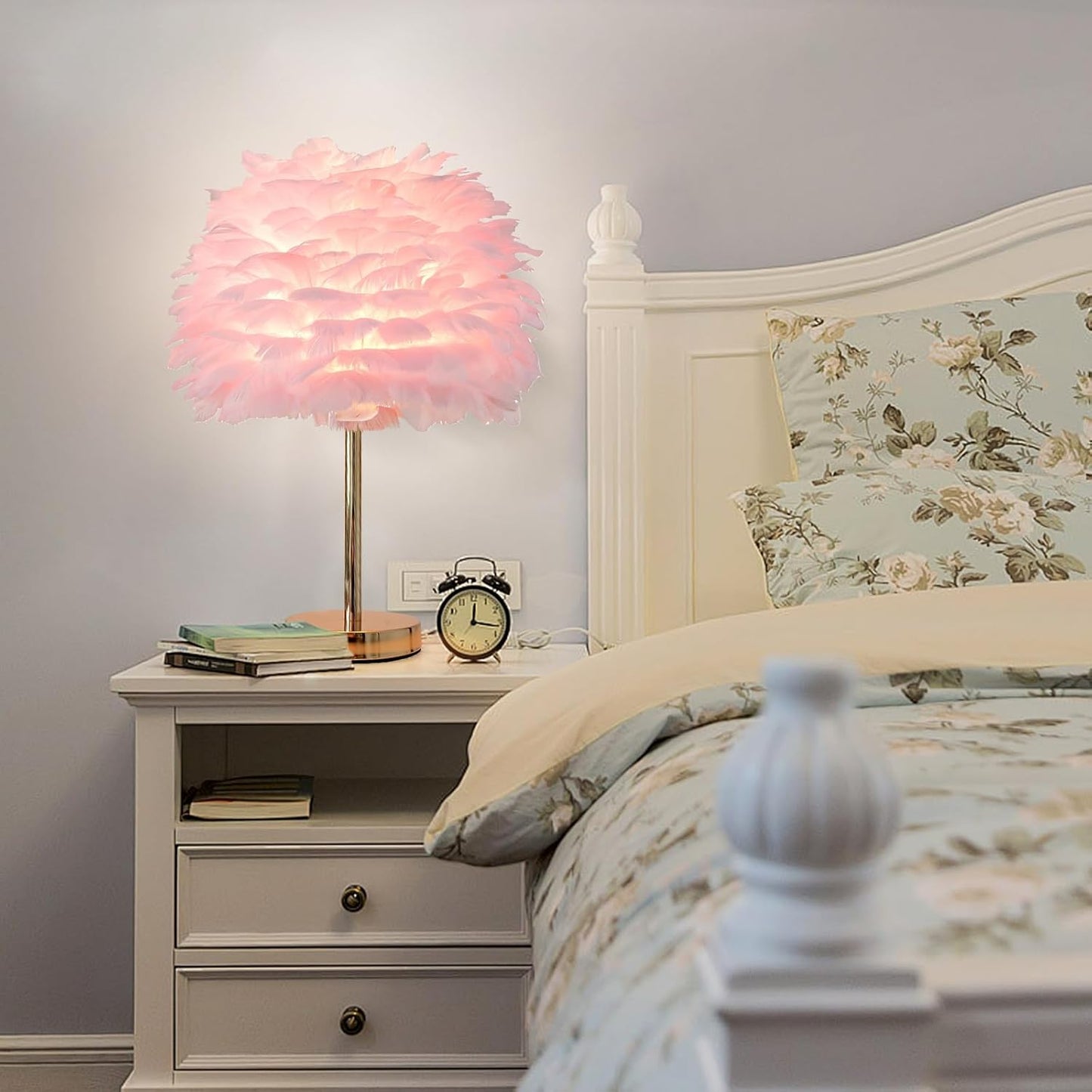 ZYLEIESENBAO Pink Feather Lamp Cute Romantic Goose Feather Table Lamp Furry Nightstand Light with Gold Base Bedside Lamp for Girl Bedroom Wedding Living Room Hotel Decorative