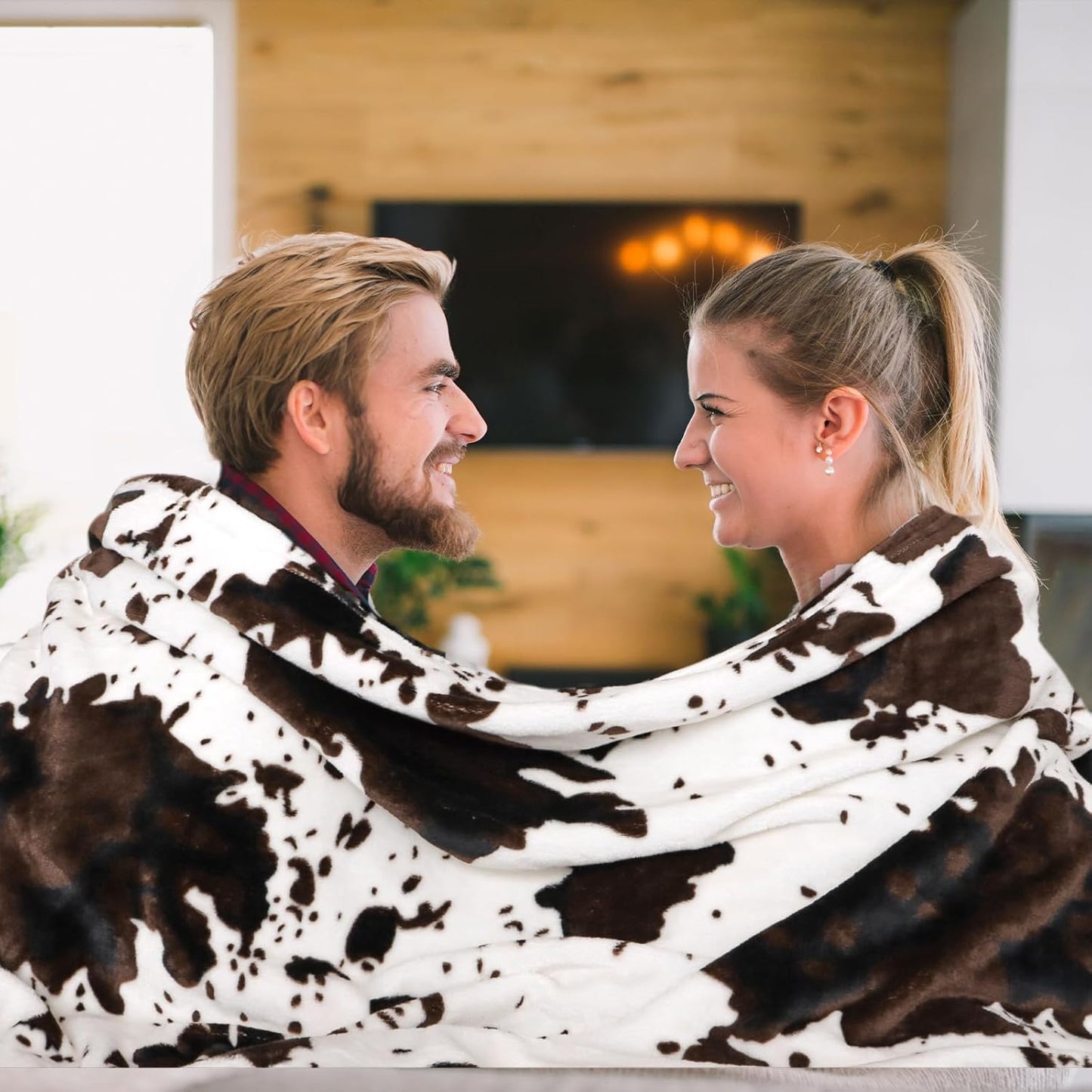 Cow Print Twin Blanket 60x80 Inch - Soft Plush Fleece Throw for Bedroom Living Room, Black & White Animal Print Bedding, Lightweight Cozy Blanket for Adults & Kids