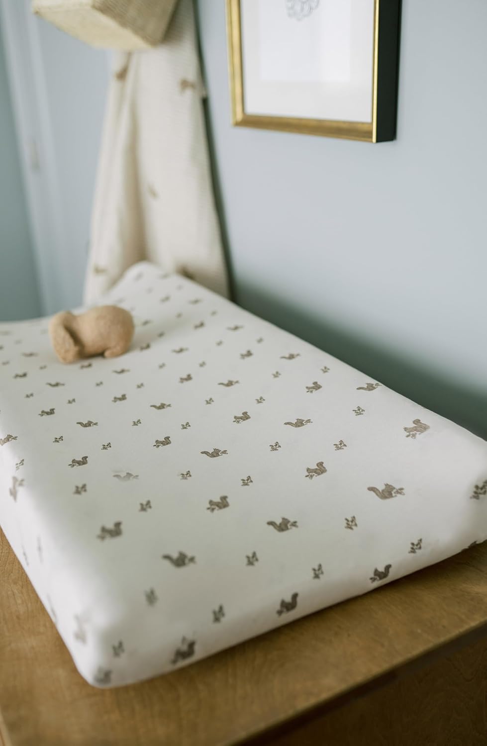 Oilo Changing Pad Cover, Breathable 100% Organic Cotton Fitted Jersey, 300 Thread Count, Machine Wash, Fits Standard Changing Pads (32" x 16"), Heirloom Organic Collection, Squirrel