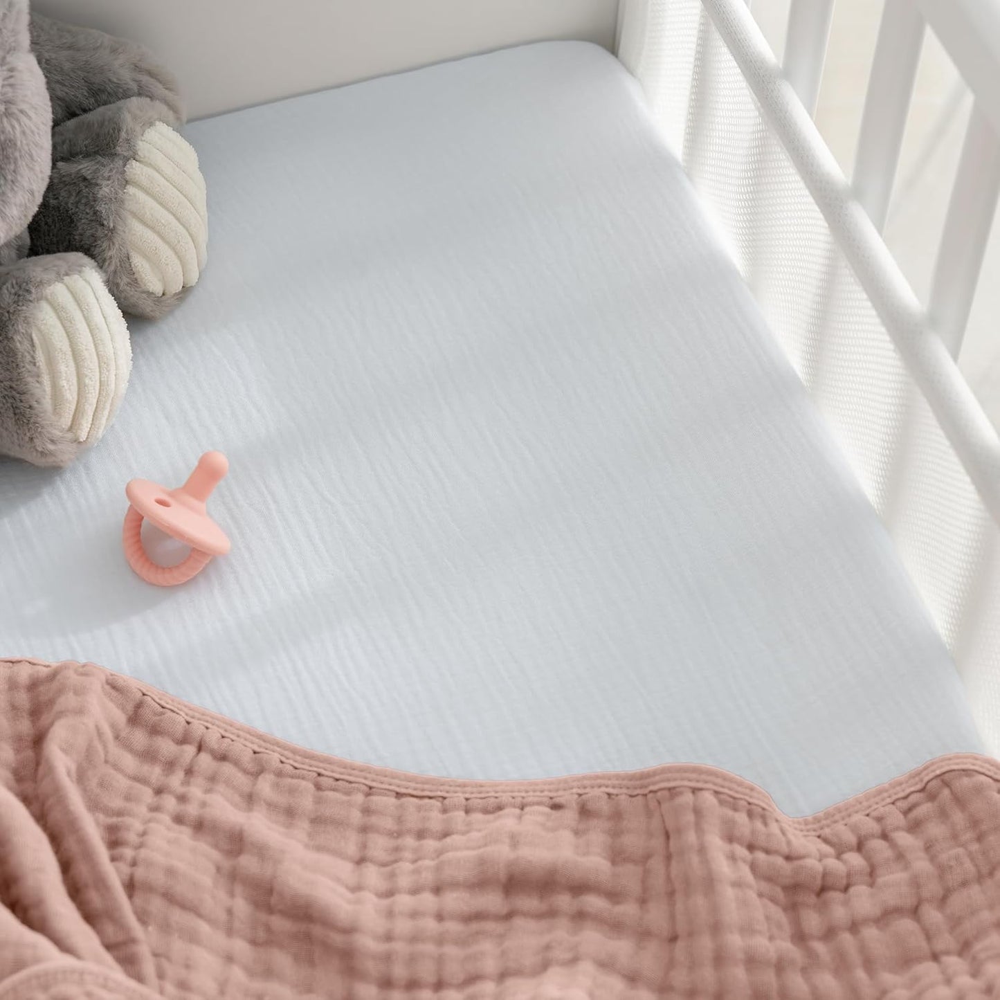 Comfy Cubs Muslin Bassinet Sheet - 100% Soft Cotton Fabric, Breathable & Gentle for Baby’s Sensitive Skin - Universal Fit with Secure Elastic Edging, Gift-Ready Packaging - White