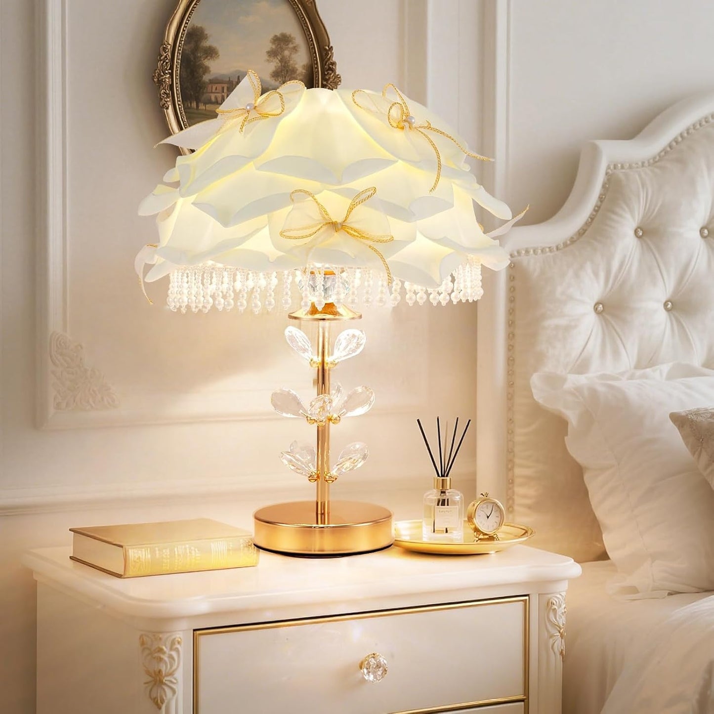 Cute White Table Lamp Girls Bedroom Modern Bow Desk Lamp Crystal Princess Bedside Light for Living Room Wedding Deco Study Room Entry Office