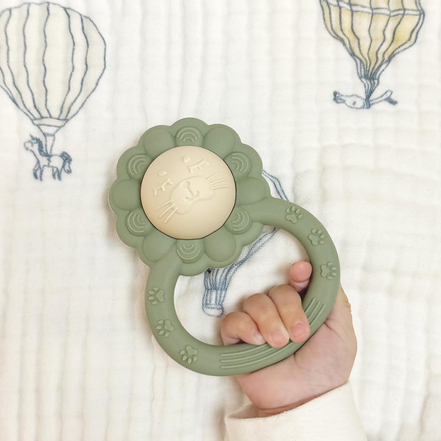 Rattle Teether, Lion Shape Montessori Baby Sensory Teething Toys, Food Grade Silicone BPA Free, Newborn Essentials Must Haves (Shifting Sand Powder Rose)