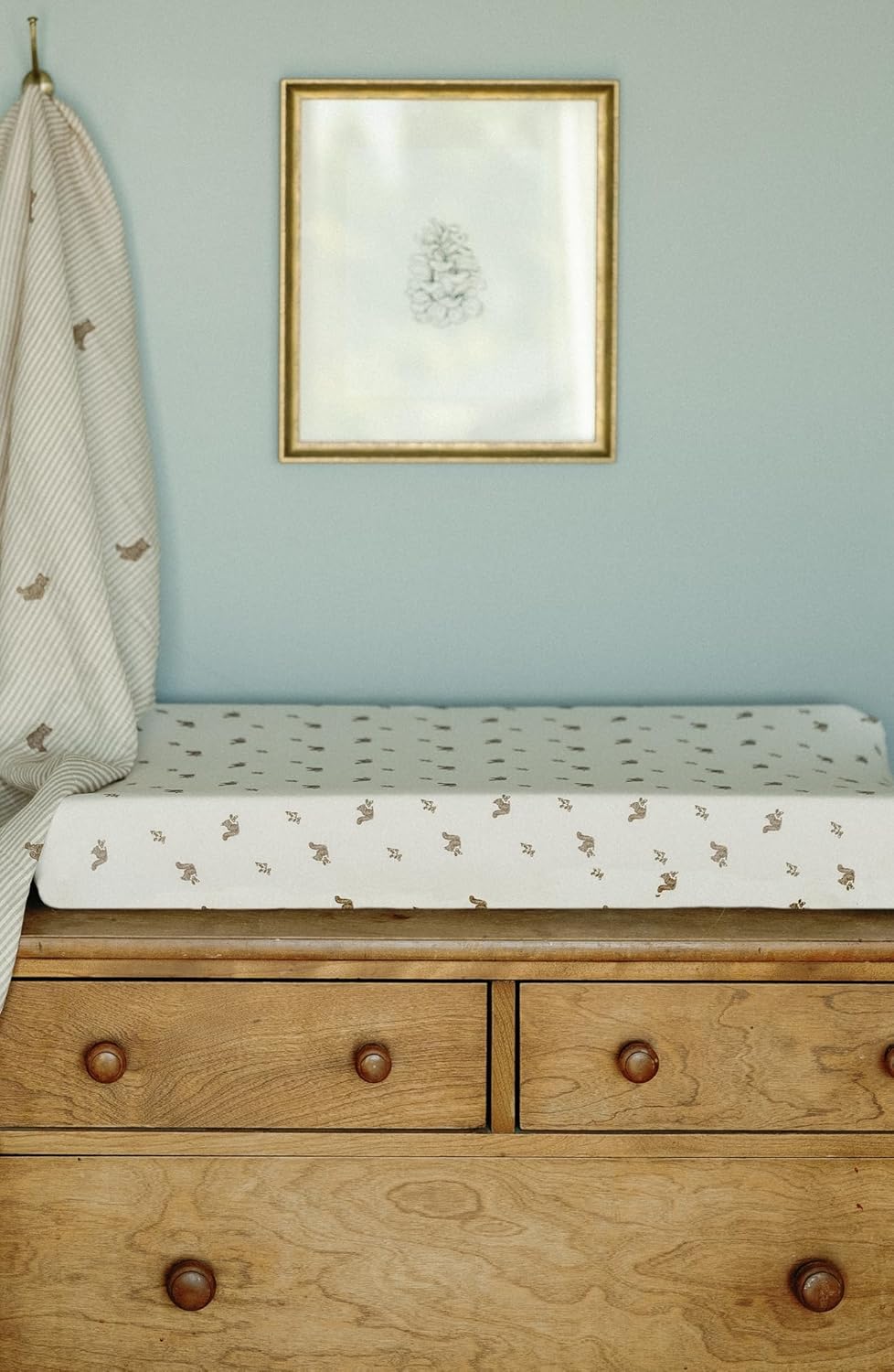 Oilo Changing Pad Cover, Breathable 100% Organic Cotton Fitted Jersey, 300 Thread Count, Machine Wash, Fits Standard Changing Pads (32" x 16"), Heirloom Organic Collection, Squirrel