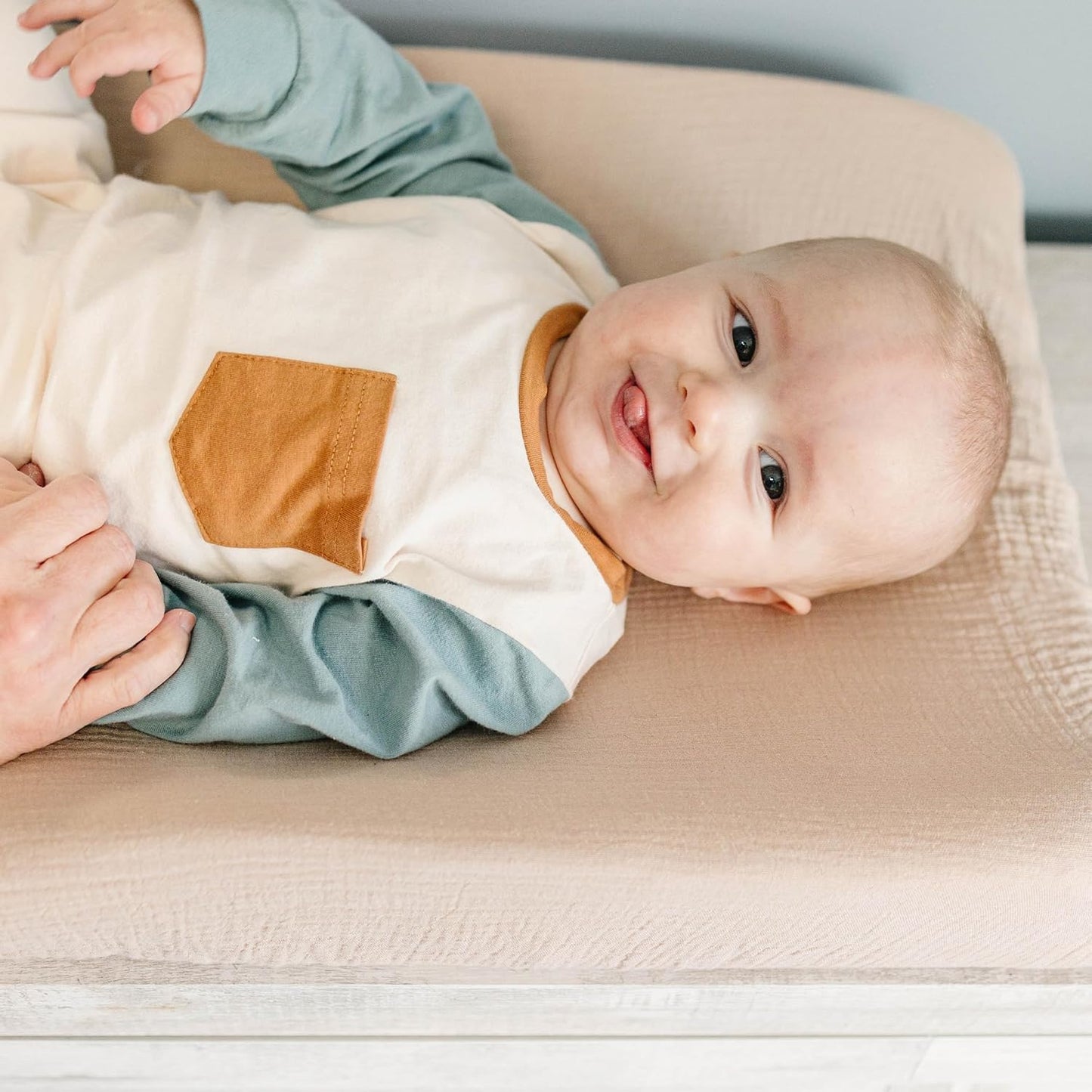 Konssy 2 Pack Muslin Changing Pad Covers for Boys, Ultra Soft & Breathable Cotton Baby Diaper Changing Table Covers, Neutral Nursery Diaper Changing Pad Sheets (Fog Green,Cream)