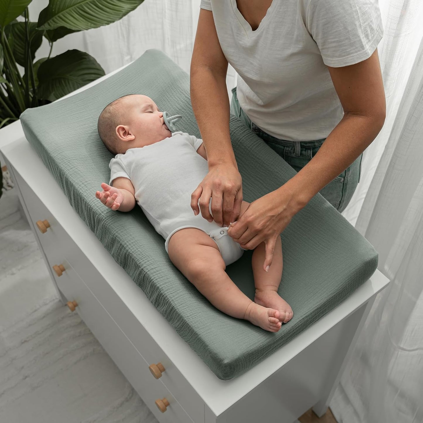 Comfy Cubs Muslin Fitted Changing Pad Cover - Soft, Breathable & Washable 100% Cotton Fitted Sheet for Baby's Comfort - Universal Fit for Flat & Curved Baby Changer Pad - Fern